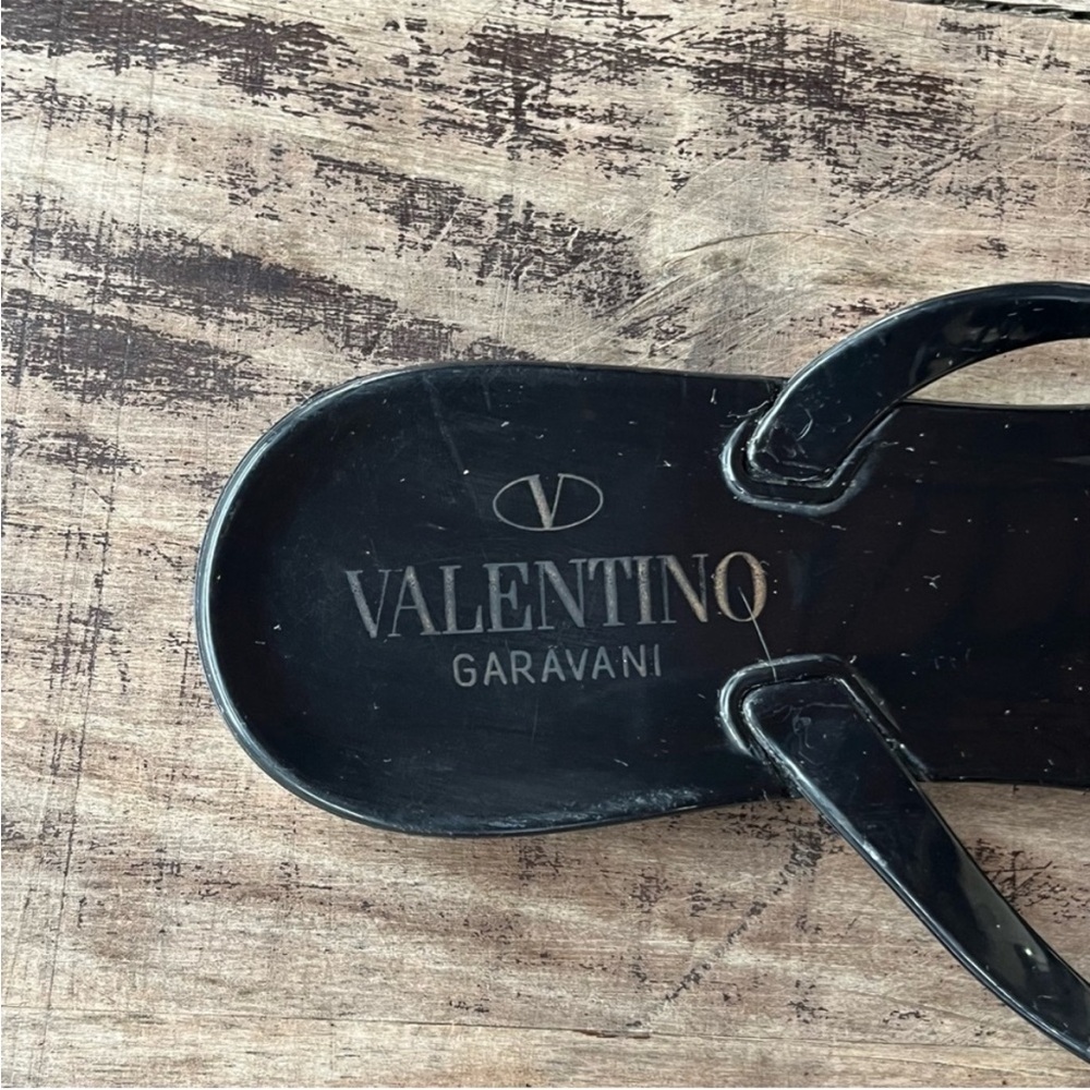 Valentino Garavani Rockstud Bow Rubber Slipper Thong Sandals - Picture 6 of 8